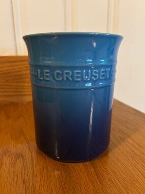 New Le Creuset Stoneware Liter Utensil /Vase Color Azure Blue